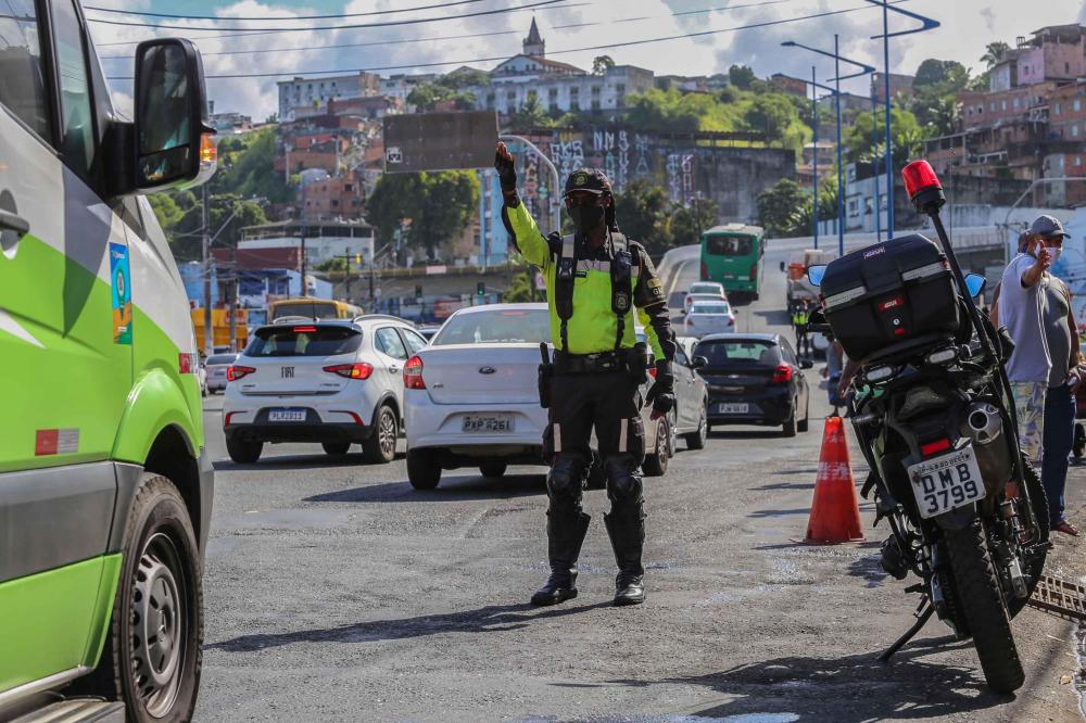 Transalvador orienta como evitar acidentes no trânsito no período do Réveillon