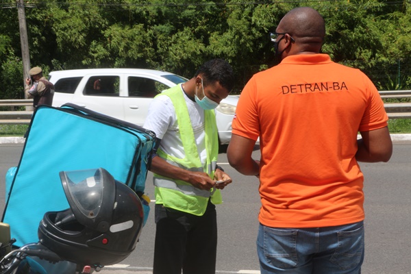 Detran-BA reforça importância dos condutores manterem o foco nos feriados