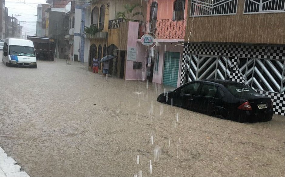 Salvador tem previsão de chuva e risco de deslizamentos nesta terça (4); confira