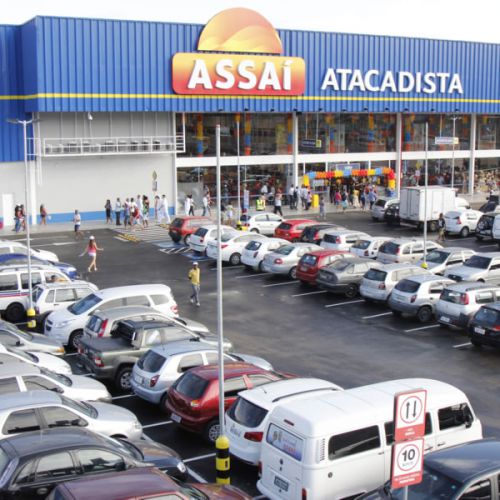  Assaí avalia vender lojas e reduzir investimentos