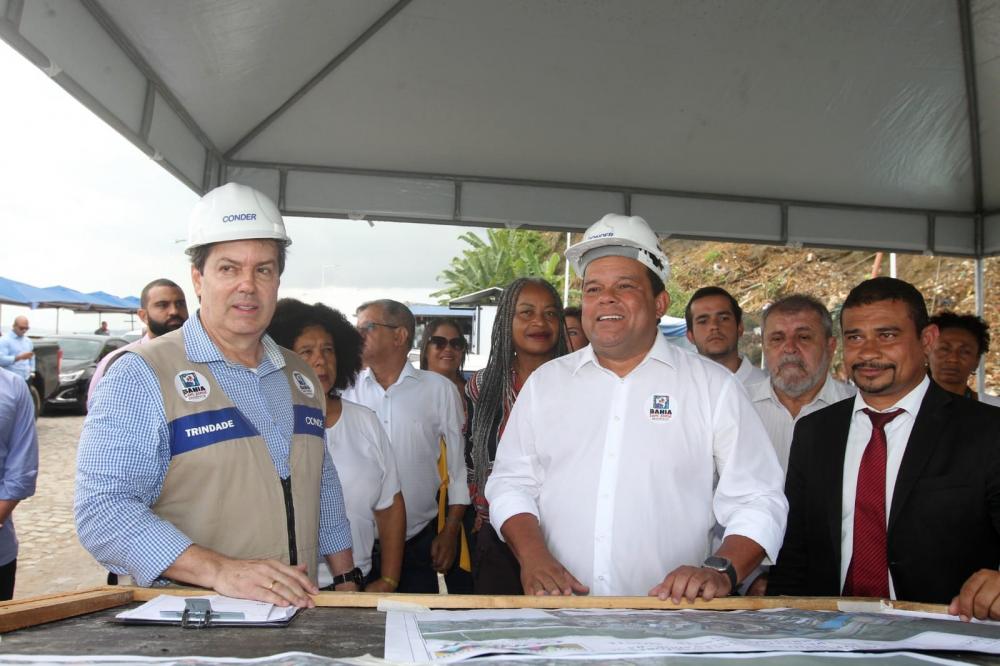 Governador em exercício vistoria contenção de encostas e entrega Companhia da Polícia Militar em Salvador