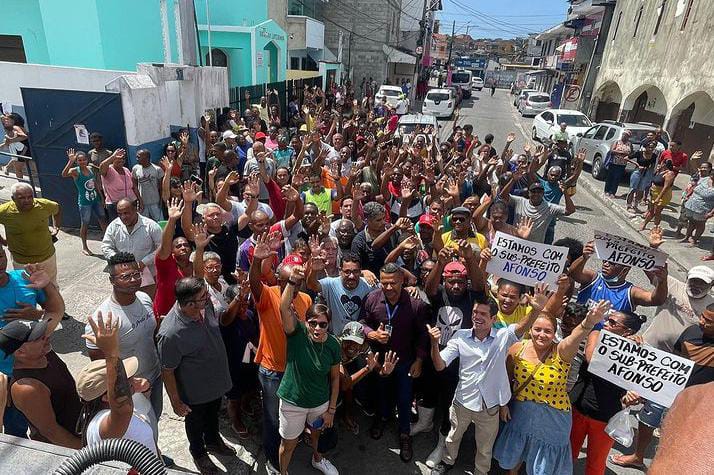 Aproximadamente 500 pessoas promoveram ato em apoio ao subprefeito do Subúrbio de Salvador 
