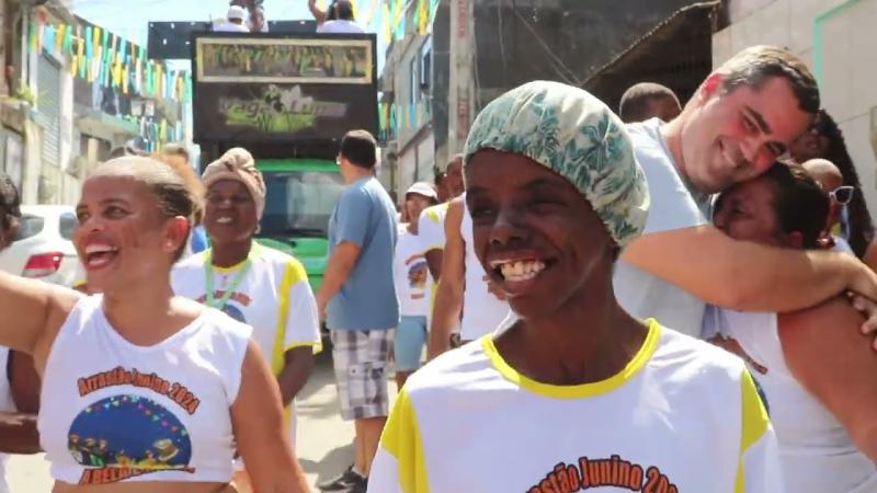 “Arrastão Junino 2024 ‘ A Bela e a Fera” leva mais de 200 pessoas para as ruas de Rio Sena e Praia Grande no Subúrbio de Salvador